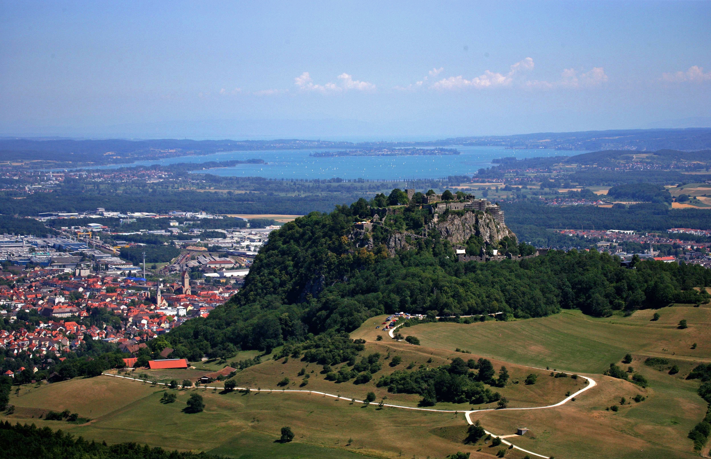 Hohentwiel mit unterem Bodensee